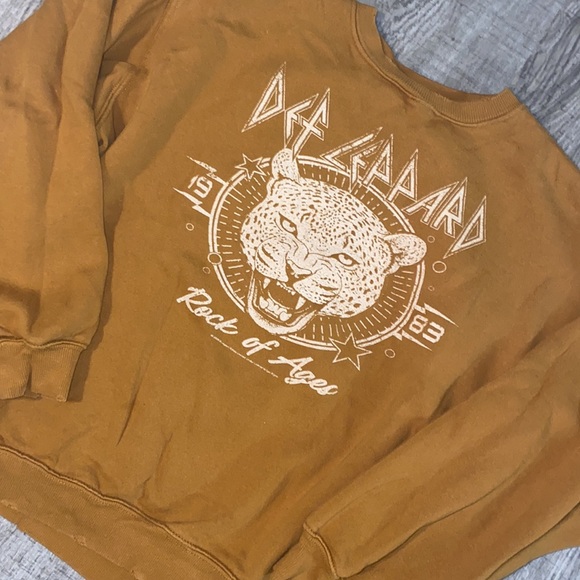 Def Leopard Oversized Sweatshirt - Picture 2 of 6